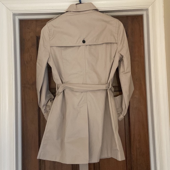 Banana Republic Trench Coat.  Brand New, Never Worn! Size (M) - Picture 4 of 12